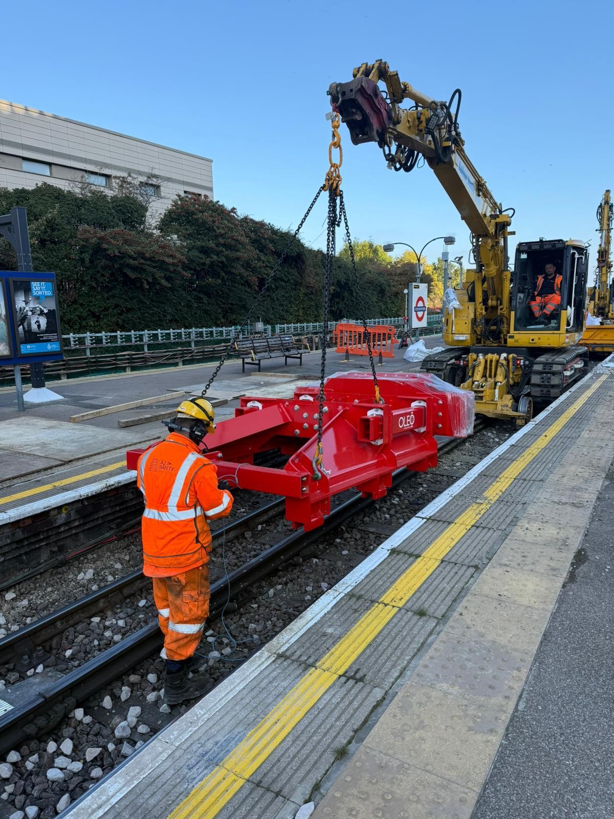 Controlled lifting operation moving specialist rail equipment at an Underground platform